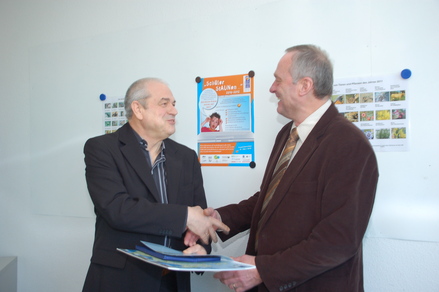 StALU-Amtsleiter Hans-Joachim Meier (li.) verabschiedet Dr. Wolfgang Thiemann