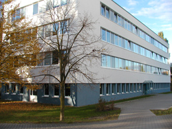 Foto des Amtsgebäudes in der Neustrelitzer Straße 120 in Neubrandenburg Foto: StALU MS Foto des Amtsgebäudes in der Neustrelitzer Straße 120 in Neubrandenburg